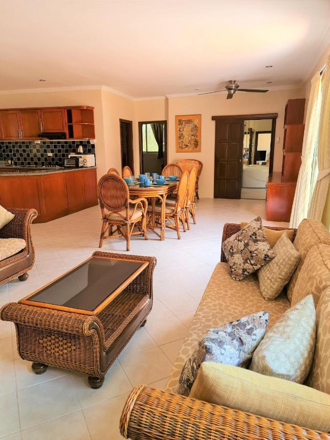 Butterfly Garden Boutique Residence By Luxury View Ex Lg Apts And Villas, A Lifestyle Destination 1 To 3 Bedroom Units 110 To 190 Sqmtr, 2 Full Bathrooms, Rain Shower, Complete Kitchen, Free Fast Fiber Wifi, 55" Smart Tvs, 24-7 Staff, Spa Bath, Free Pattaya Exterior photo