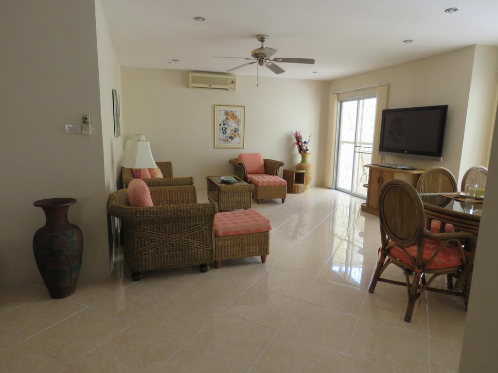 Butterfly Garden Boutique Residence By Luxury View Ex Lg Apts And Villas, A Lifestyle Destination 1 To 3 Bedroom Units 110 To 190 Sqmtr, 2 Full Bathrooms, Rain Shower, Complete Kitchen, Free Fast Fiber Wifi, 55" Smart Tvs, 24-7 Staff, Spa Bath, Free Pattaya Room photo