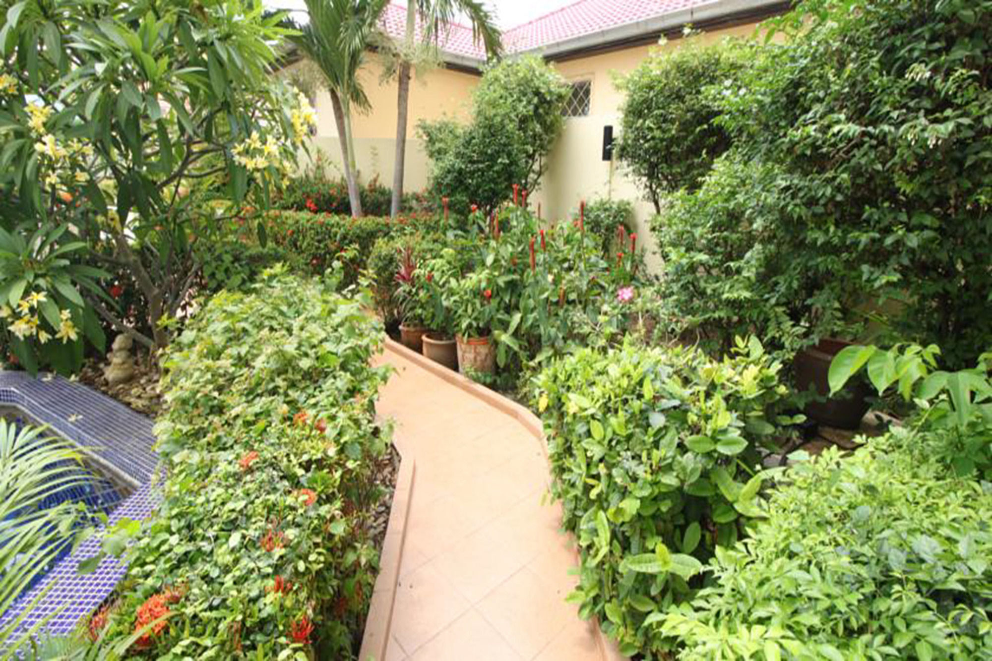 Butterfly Garden Boutique Residence By Luxury View Ex Lg Apts And Villas, A Lifestyle Destination 1 To 3 Bedroom Units 110 To 190 Sqmtr, 2 Full Bathrooms, Rain Shower, Complete Kitchen, Free Fast Fiber Wifi, 55" Smart Tvs, 24-7 Staff, Spa Bath, Free Pattaya Exterior photo